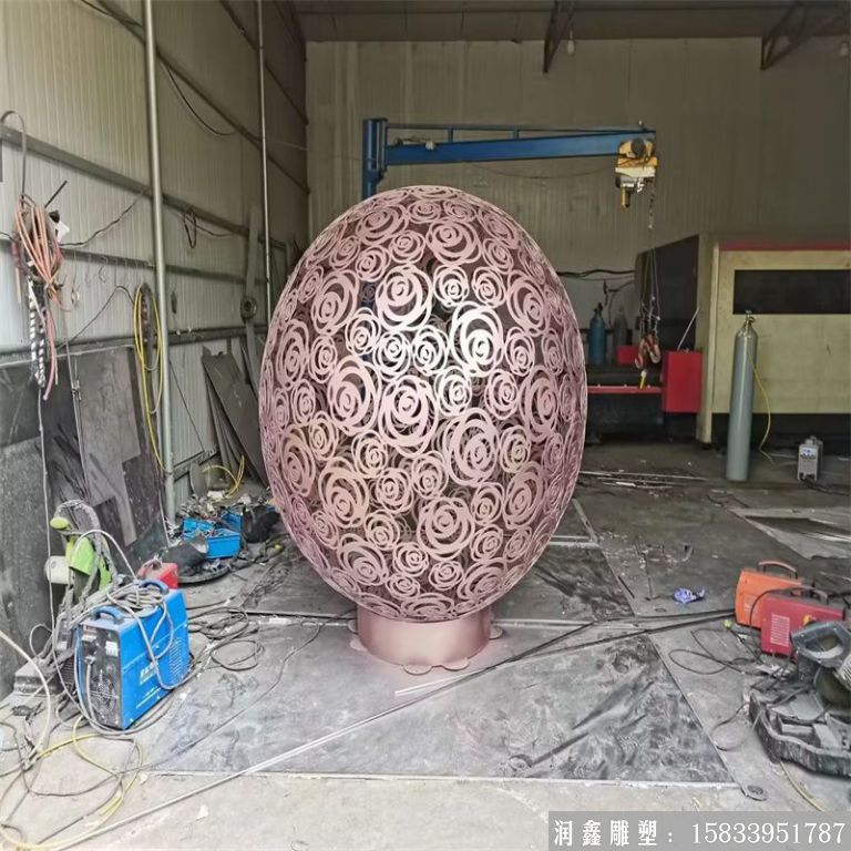 不锈钢镂空球雕塑，发光球体雕塑3