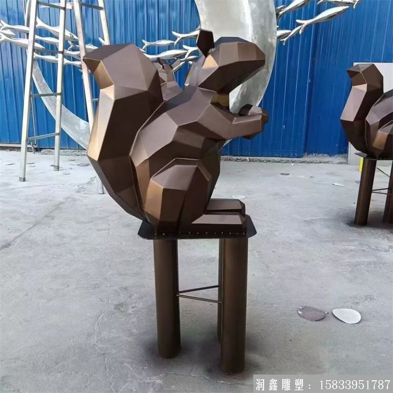不銹鋼仿銅切面松鼠雕塑，幾何動物松鼠2