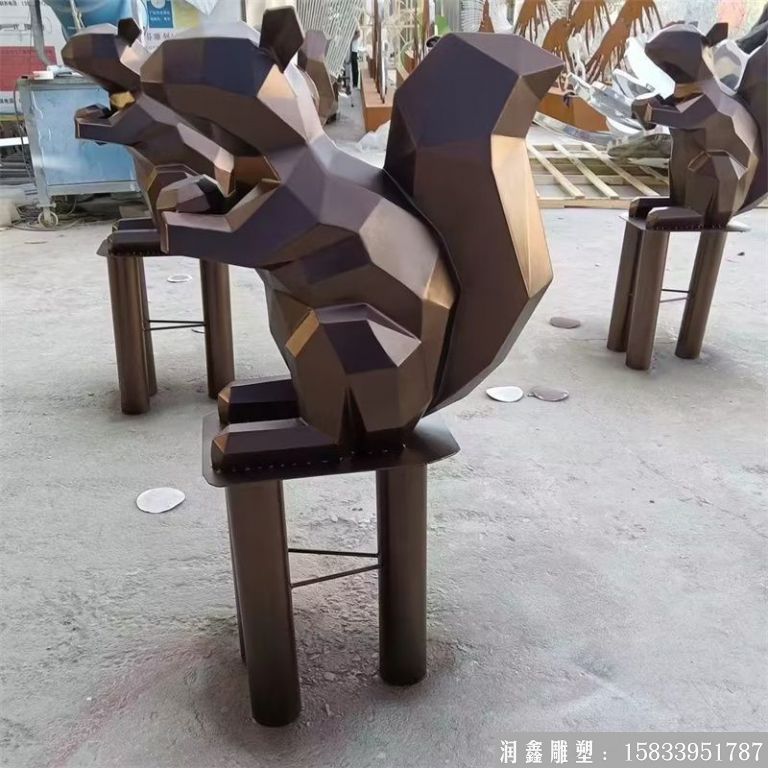 不銹鋼仿銅切面松鼠雕塑，幾何動物松鼠